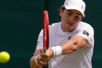 João Fonseca estreia em Wimbledon com 3 a 0 sobre Bautista Agut