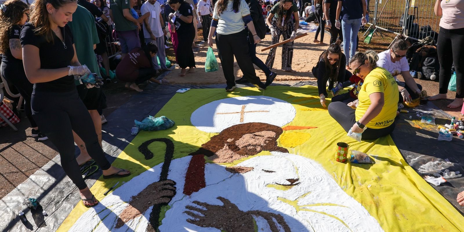 Jovens no DF se unem por tapetes de Corpus Christie “jejum” de telas