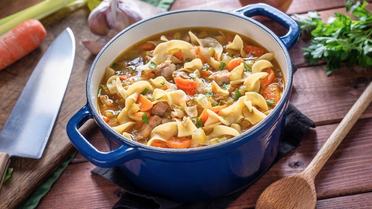 Macarrão para sopa: qual formato usar e como escolher certo?