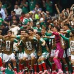 México abre Copa vencendo África do Sul em duelo com três expulsões