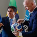 Ministro do Esporte entrega marco regulatório da Copa Feminina à Fifa