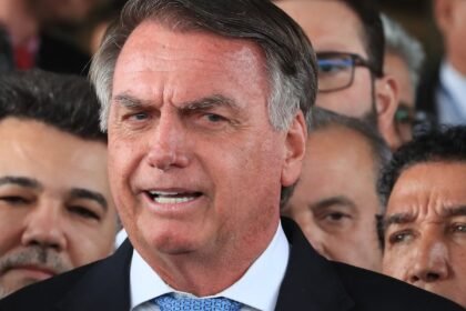 Moraes autoriza defesa de Bolsonaro a acompanhar depoimento sobre arma