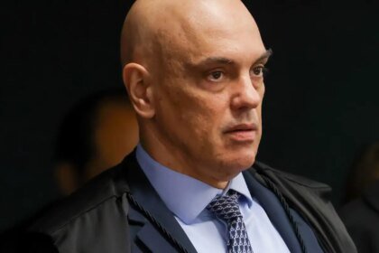 Moraes vota pela condenação de Eduardo Bolsonaro no caso do tarifaço