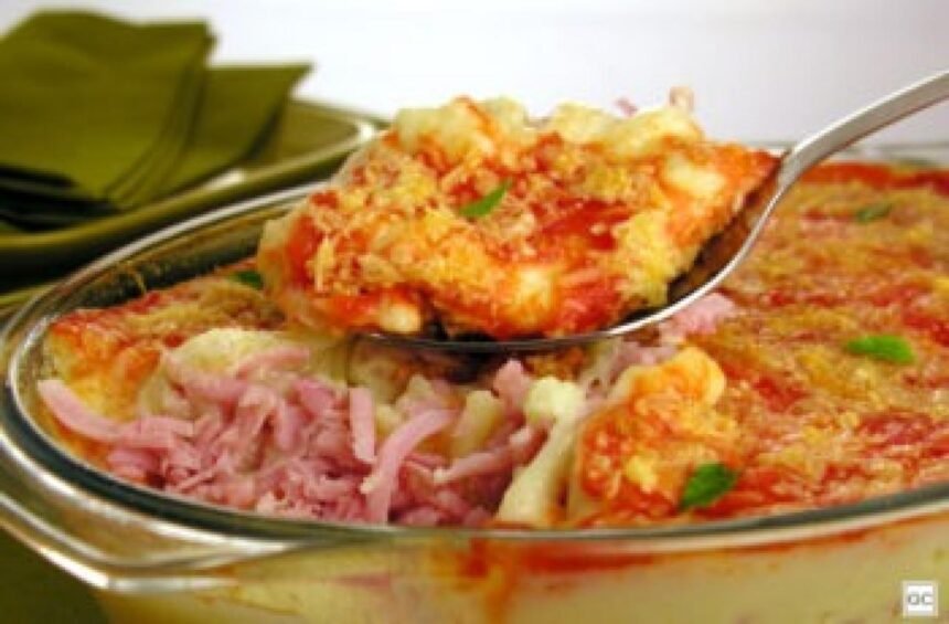 Nhoque gratinado combina massa macia, molho encorpado e muito queijo derretido
