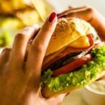 O guia definitivo do hambúrguer caseiro: da carne ao ponto perfeito