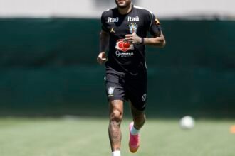 Para "otimizar" recuperação, Neymar está fora do jogo contra o Haiti