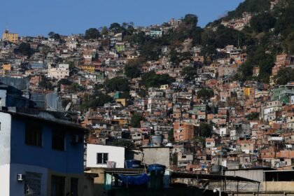 Projeto de turismo em favelas do Rio prepara rota especial para a Copa