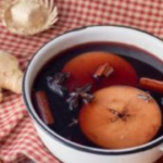 Quentão e vinho quente são bebidas tradicionais das festas juninas e ajudam a aquecer as noites frias de inverno