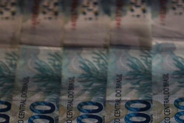 Redução de impostos e equilíbrio fiscal são prioridades, aponta CNI
