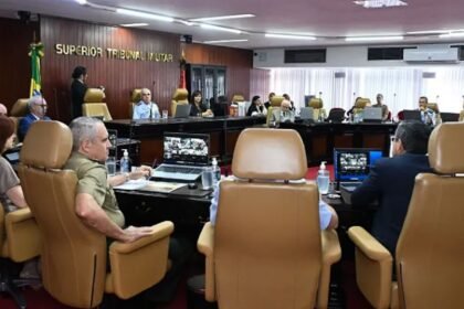 STM mantém ministro em julgamento de perda de patente de Bolsonaro