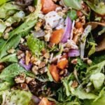 Salada sem graça nunca mais! Veja técnicas para temperar melhor as folhas