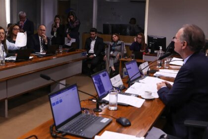 Senadores criticam falta de dados sobre socorro bilionário ao BRB