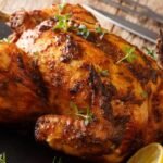 O frango assado que sobrou pode virar recheios, tortas, saladas e até pratos completos
