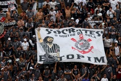 Sócrates, ídolo do Corinthians e da seleção, recebe honraria na Alesp