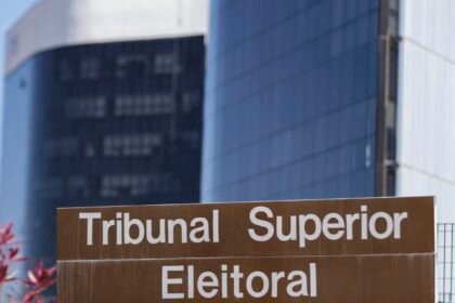 TSE julga liminar que suspendeu pesquisa desfavorável a Flávio
