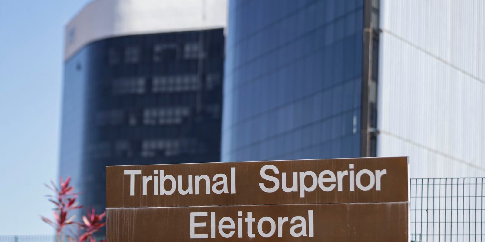 TSE mantém decisão que cassou mandato de ex-governador de Roraima