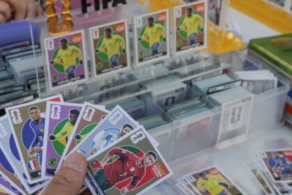 Troca de figurinhas pode atenuar alto custo do álbum da Copa do Mundo