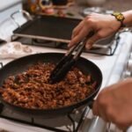 Truques infalíveis para evitar que alimentos grudem na panela