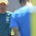 Ancelotti dá pista de Martinelli para vaga de Paquetá contra Noruega