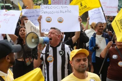 Camêlos protestam contra programa da prefeitura no Rio