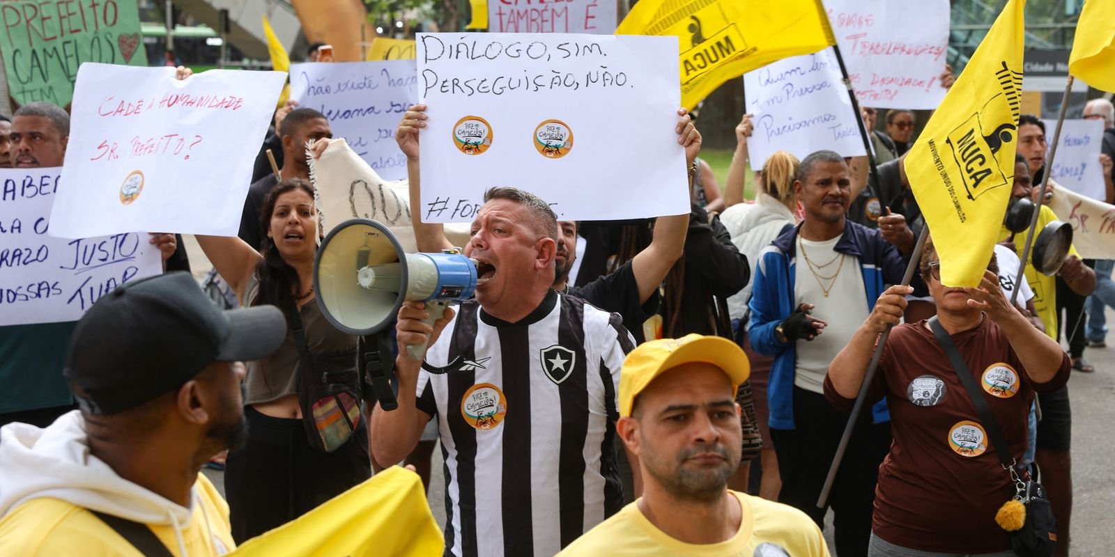 Camêlos protestam contra programa da prefeitura no Rio