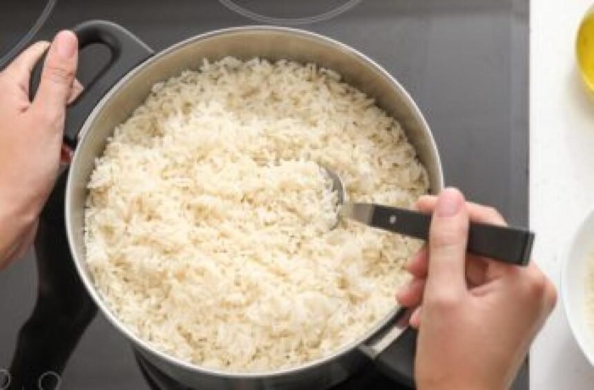 Alguns truques simples fazem toda a diferença para deixar o arroz soltinho