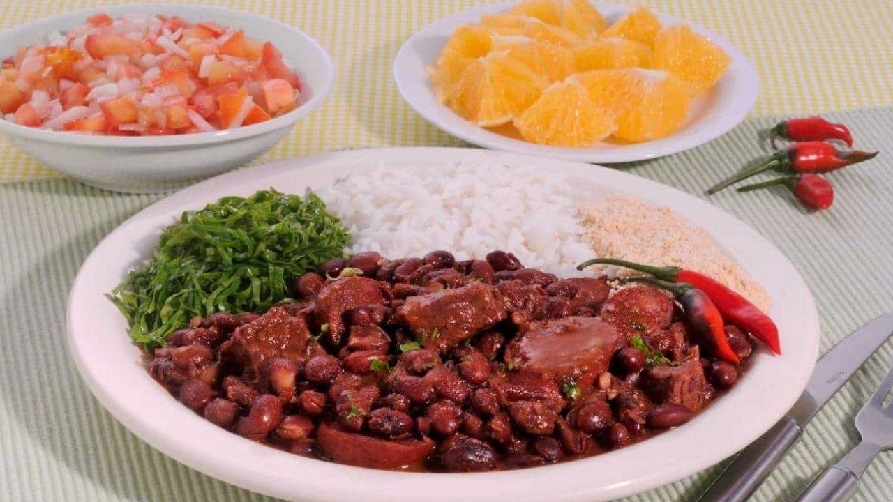 Como fazer feijoada sem errar: veja truques que salvam a receita!