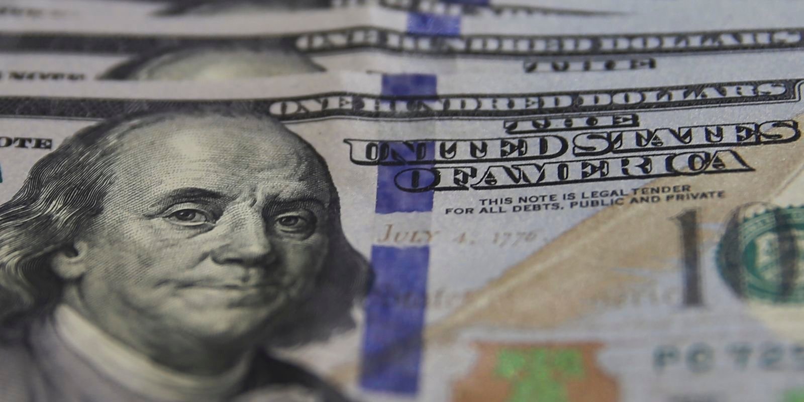 Dólar supera R$ 5,20, e bolsa cai com expectativa por juros nos EUA
