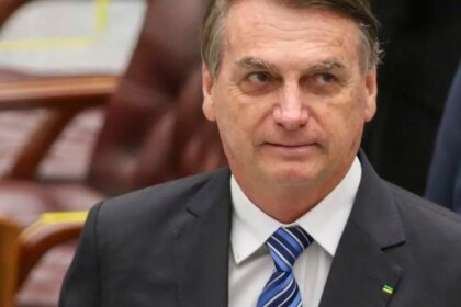 Exército entrega armas de Bolsonaro à PF e informa falta de duas