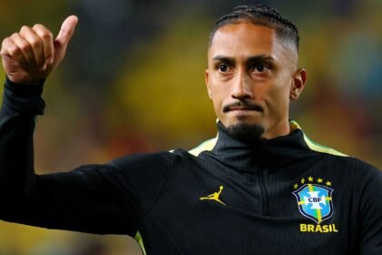 Festejado, Raphinha treina e se aproxima de retorno à Copa do Mundo