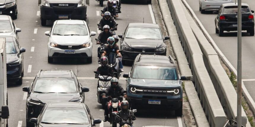 Justiça manda prefeitura de São Paulo liberar Uber Moto