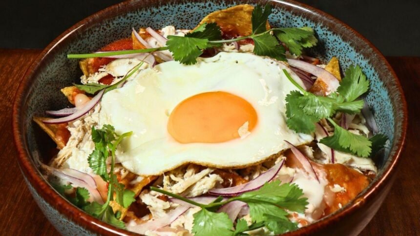 Como fazer ovo frito com gema mole e borda crocante sem mistério