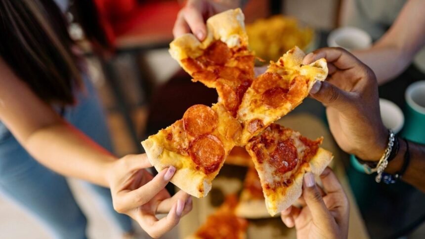 Pizza perfeita: 5 dicas práticas para celebrar o Dia da Pizza em casa!