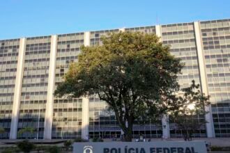 Polícia Federal faz operação para conter lavagem de dinheiro do PCC