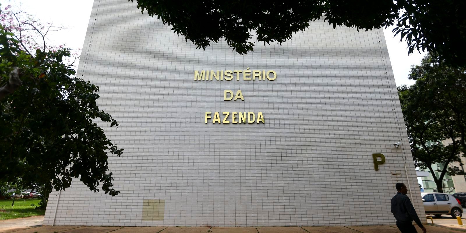 Projeção oficial de inflação sobe para 5,1%, com estouro da meta