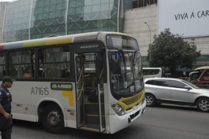 Rodoviários do Rio decidem continuar em estado de greve até amanhã