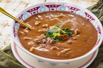 Sopa de feijão: como fazer essa receita para aquecer os dias frios
