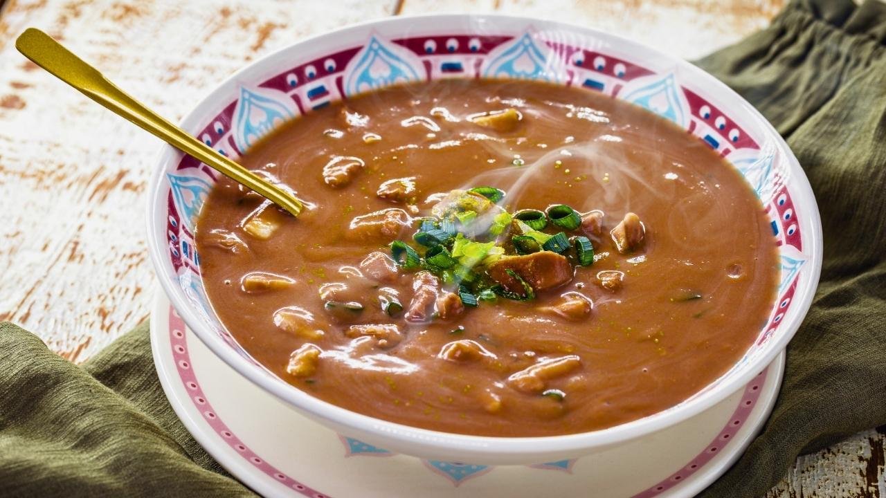 Sopa de feijão: como fazer essa receita para aquecer os dias frios