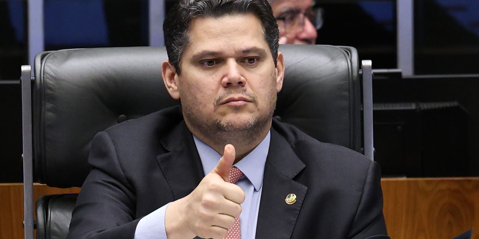 Alcolumbre destrava PEC do fim da 6x1 após conversas com Lula