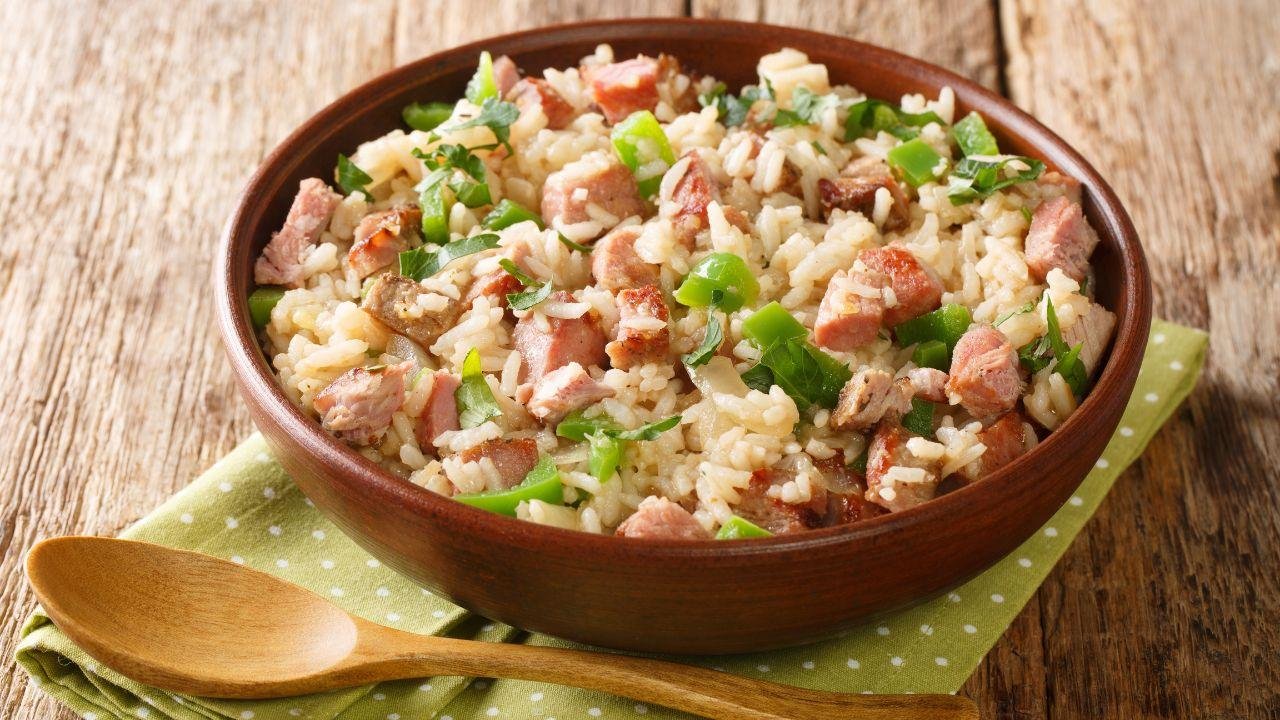 Imagem de um prato de arroz com legumes