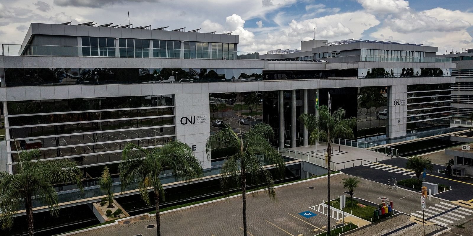 CNJ acaba com aposentadoria compulsória como punição máxima para juíz