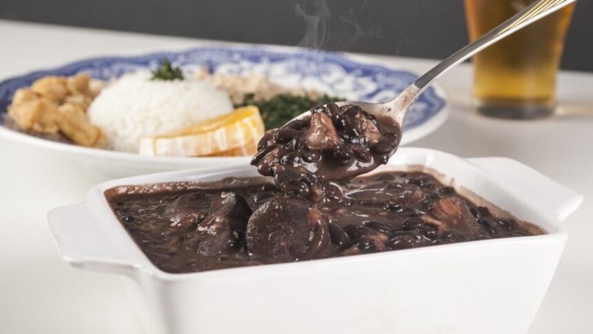 Do básico ao especial: 7 temperos para turbinar o sabor do feijão