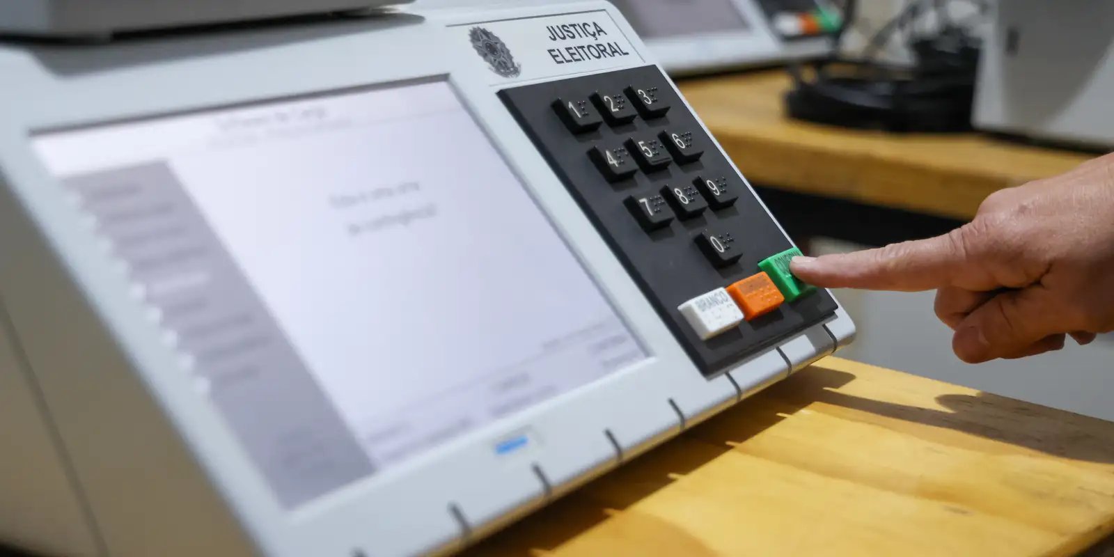 Eleitores participam de eleição simulada no Maranhão