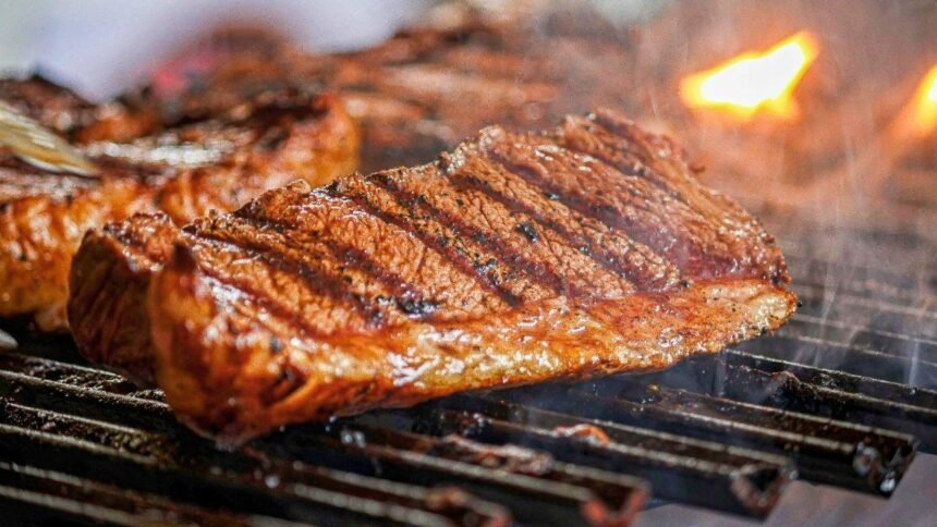 Nada de churrasqueira! 5 alimentos que você deveria evitar por na brasa