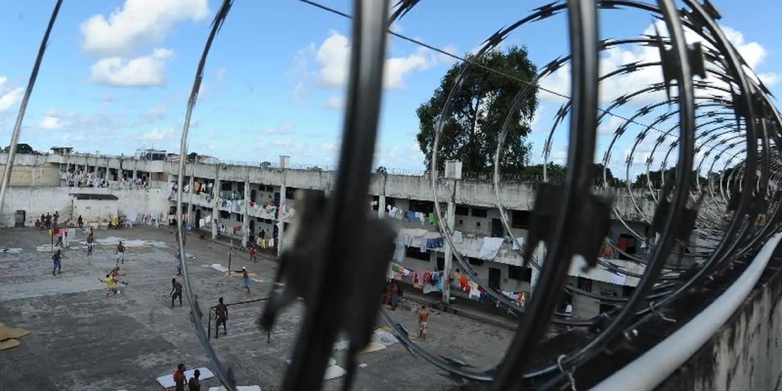 Presídios combatem entrada de itens proibidos para facções criminosas