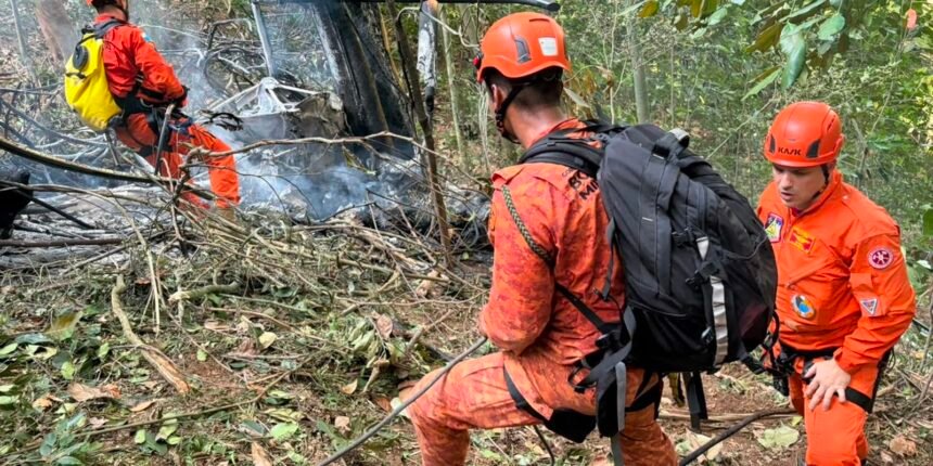 Quatro pessoas morrem em queda de helicóptero no Rio de Janeiro