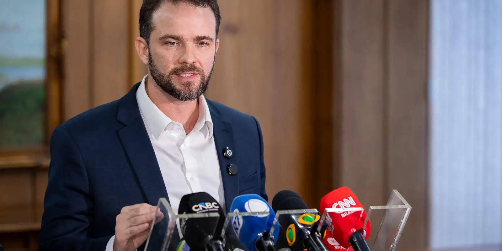 Salário mínimo deverá subir para R$ 1.741 em 2027, diz Durigan