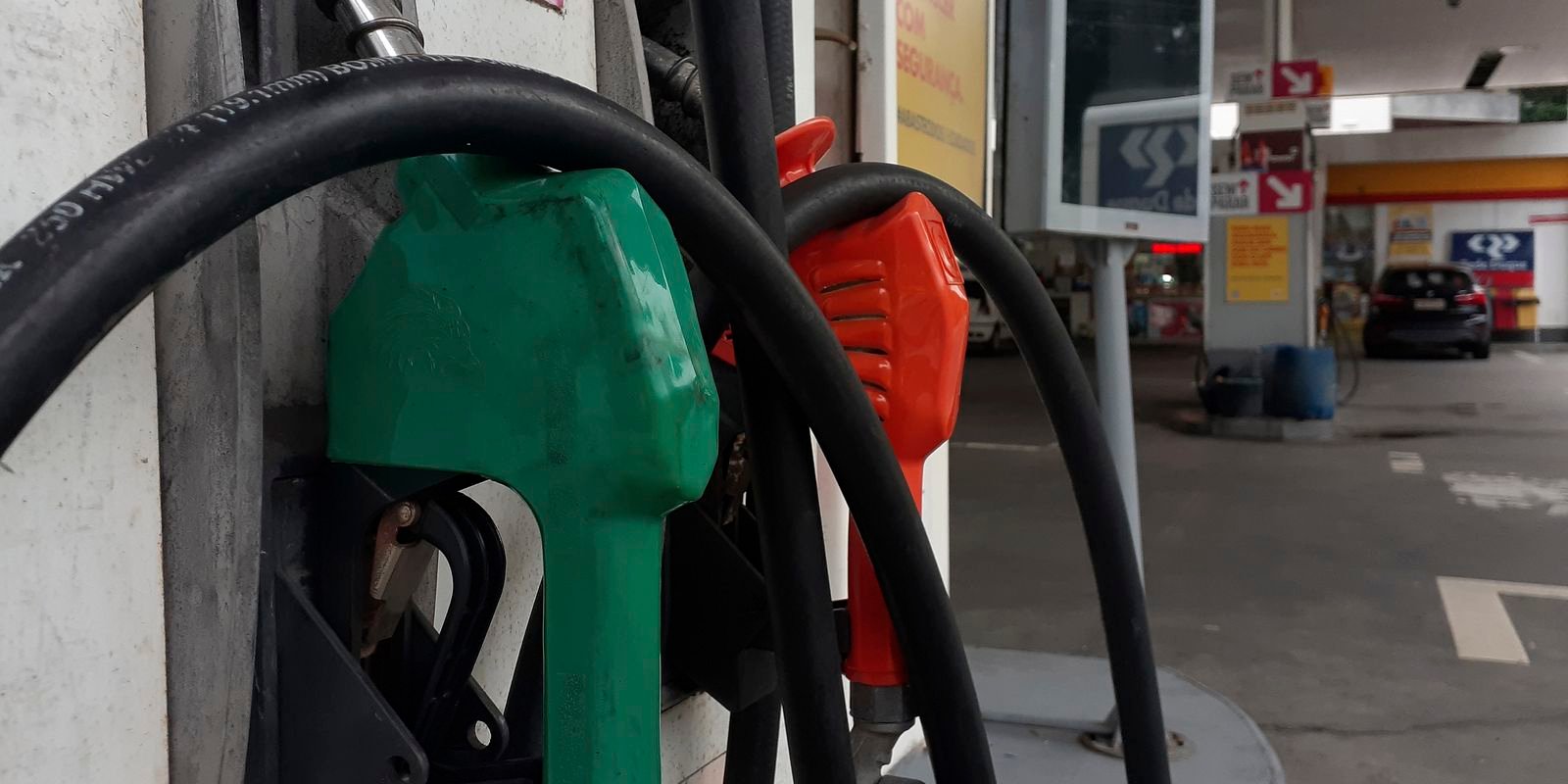 Segunda maior refinaria do país reduz preço da gasolina em 11,3%