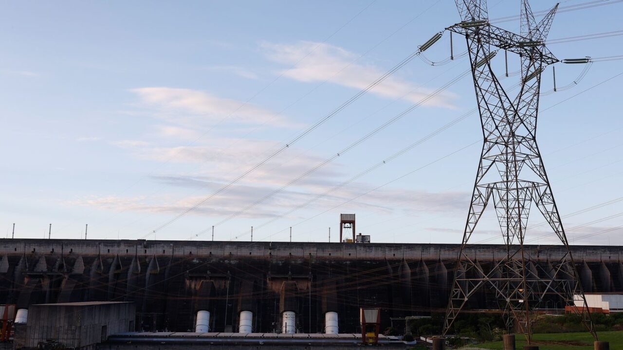 Após cinco meses, conta de luz voltará à bandeira verde em outubro