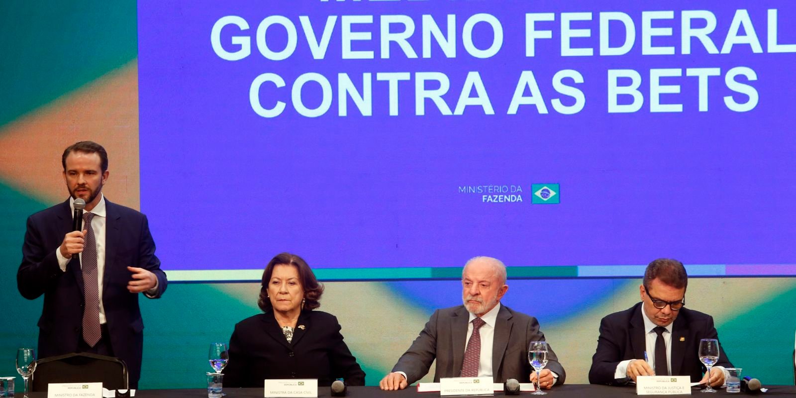 Bets que continuarem no ar após prazo serão bloqueadas, diz Durigan